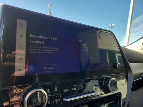 Used 2023 Toyota Highlander Limited image 19