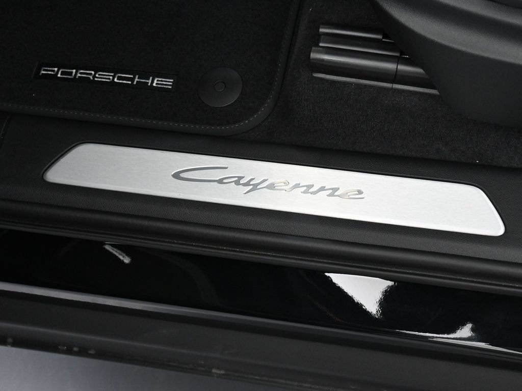 Certified 2026 Porsche Cayenne AWD/4WD image 16