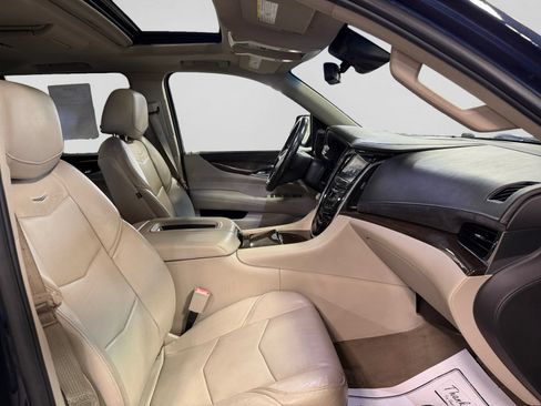 Used 2018 Cadillac Escalade ESV Premium Luxury AWD/4WD image 24