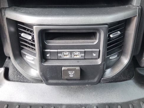 Used 2025 RAM 1500 Laramie AWD/4WD image 31