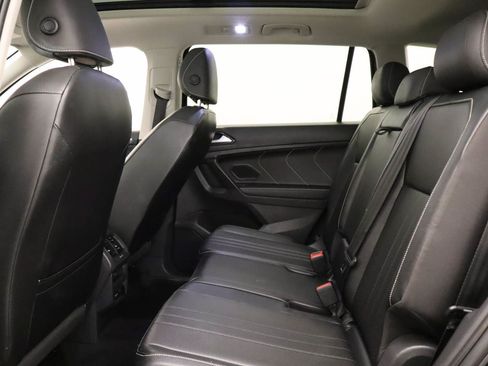 Used 2023 Volkswagen Tiguan SE w/ Panoramic Sunroof Package FWD image 16