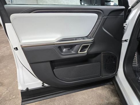 Used 2023 Rivian R1S Launch Edition image 7