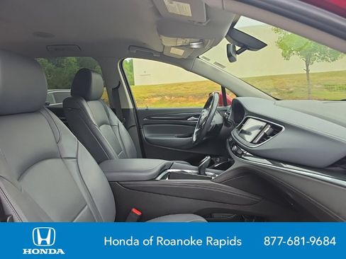 Used 2020 Buick Enclave Essence FWD image 12