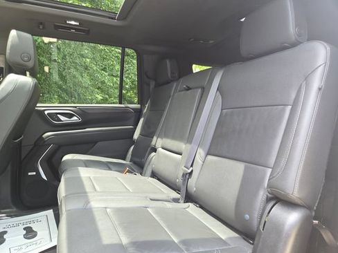 Used 2023 Chevrolet Suburban Z71 w/ Luxury Package AWD/4WD image 19