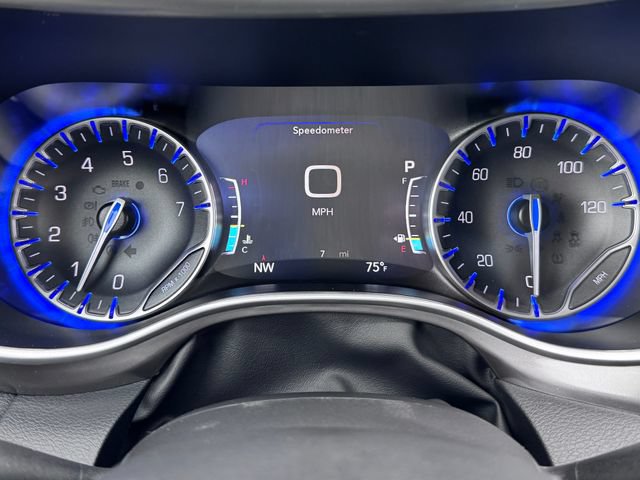 New 2025 Chrysler Pacifica Select AWD/4WD image 16
