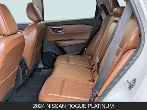 Used 2024 Nissan Rogue Platinum FWD image 17