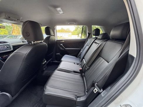 Used 2023 Volkswagen Tiguan SE AWD/4WD image 41