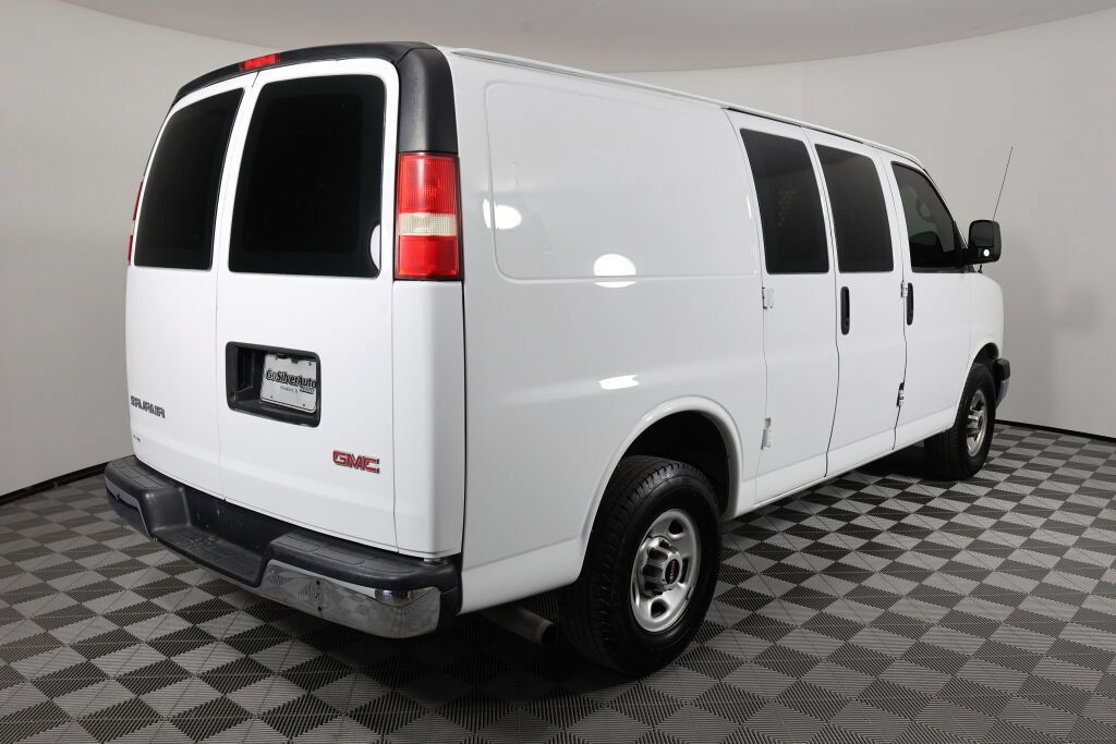 Used 2015 GMC Savana 2500 RWD image 2