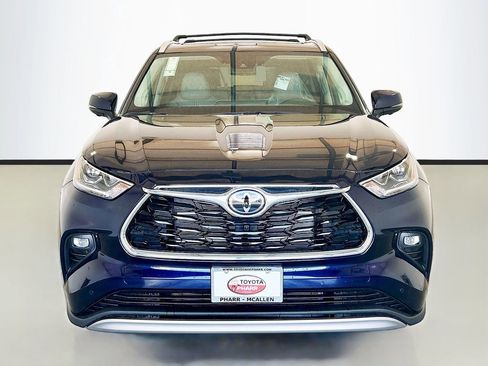 New 2026 Toyota Highlander Platinum AWD/4WD image 2