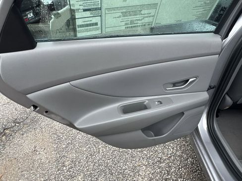 New 2025 Hyundai Elantra SEL image 12