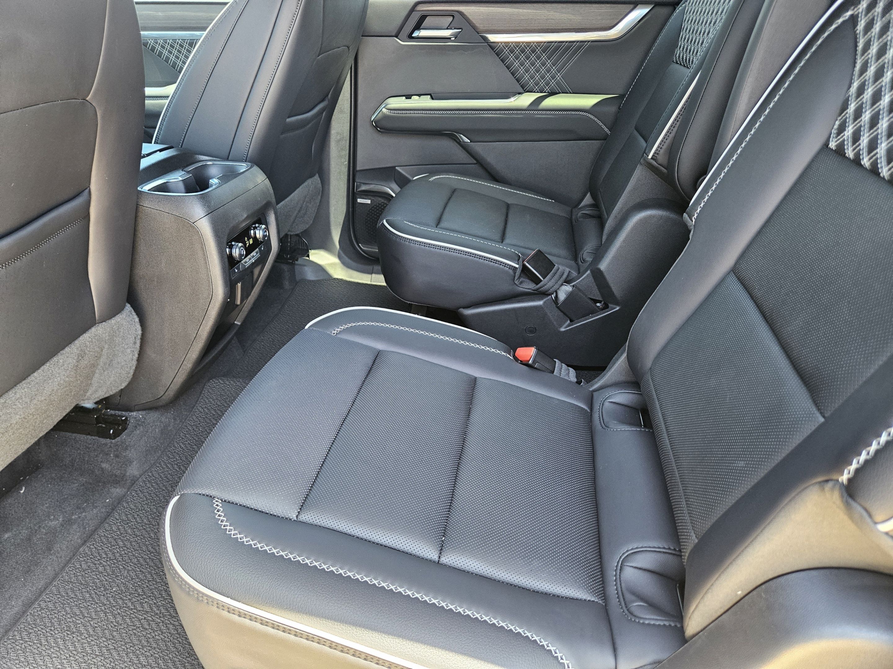 Used 2024 GMC Acadia Denali w/ LPO, Floor Liner Package FWD image 28