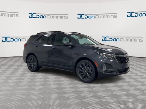 Used 2022 Chevrolet Equinox RS image 2