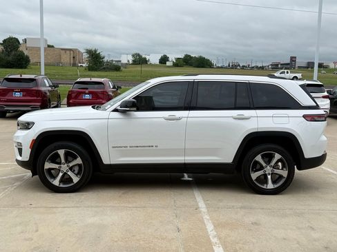 Used 2023 Jeep Grand Cherokee Limited w/ Luxury Tech Group II AWD/4WD image 2