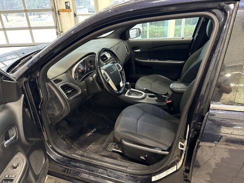 Used 2011 Chrysler 200 Touring w/ Cold Weather Group image 10
