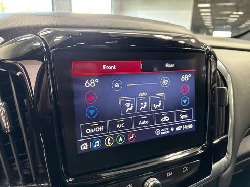 Used 2023 Chevrolet Traverse LT w/ LT Premium Package AWD/4WD image 22