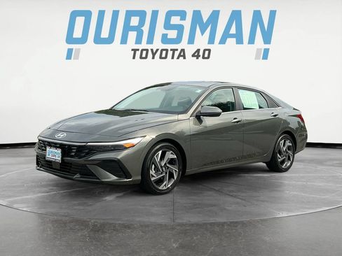 Used 2025 Hyundai Elantra Limited FWD image 3