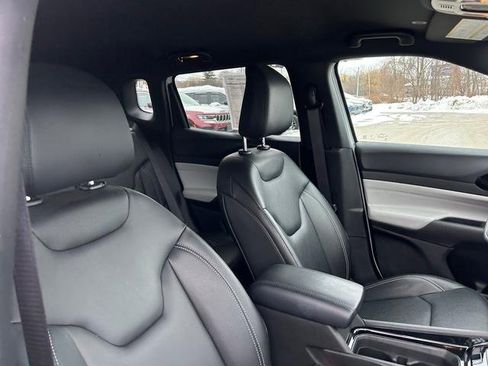 Used 2025 Jeep Compass Limited image 32