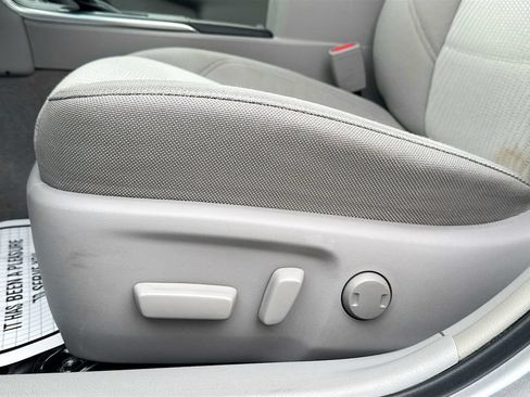 Used 2015 Toyota Camry LE FWD image 19