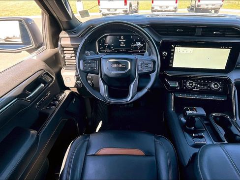 Used 2024 GMC Sierra 1500 AT4 w/ Technology Package AWD/4WD image 5