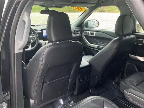 Used 2023 Ford Explorer XLT w/ Equipment Group 202A AWD/4WD image 37