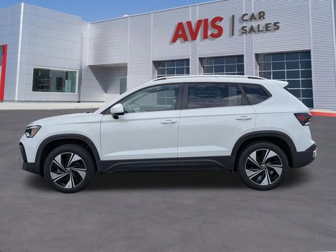 Used 2025 Volkswagen Taos SE AWD/4WD image 10