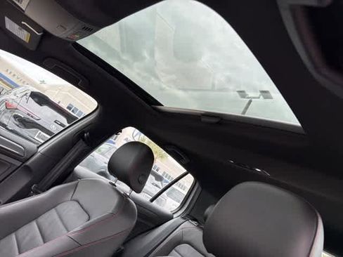 Used 2020 Volkswagen GTI SE image 12