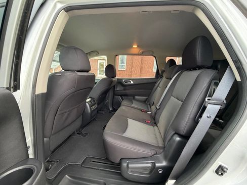 Used 2017 Nissan Pathfinder SV w/ SV Tech Package image 13