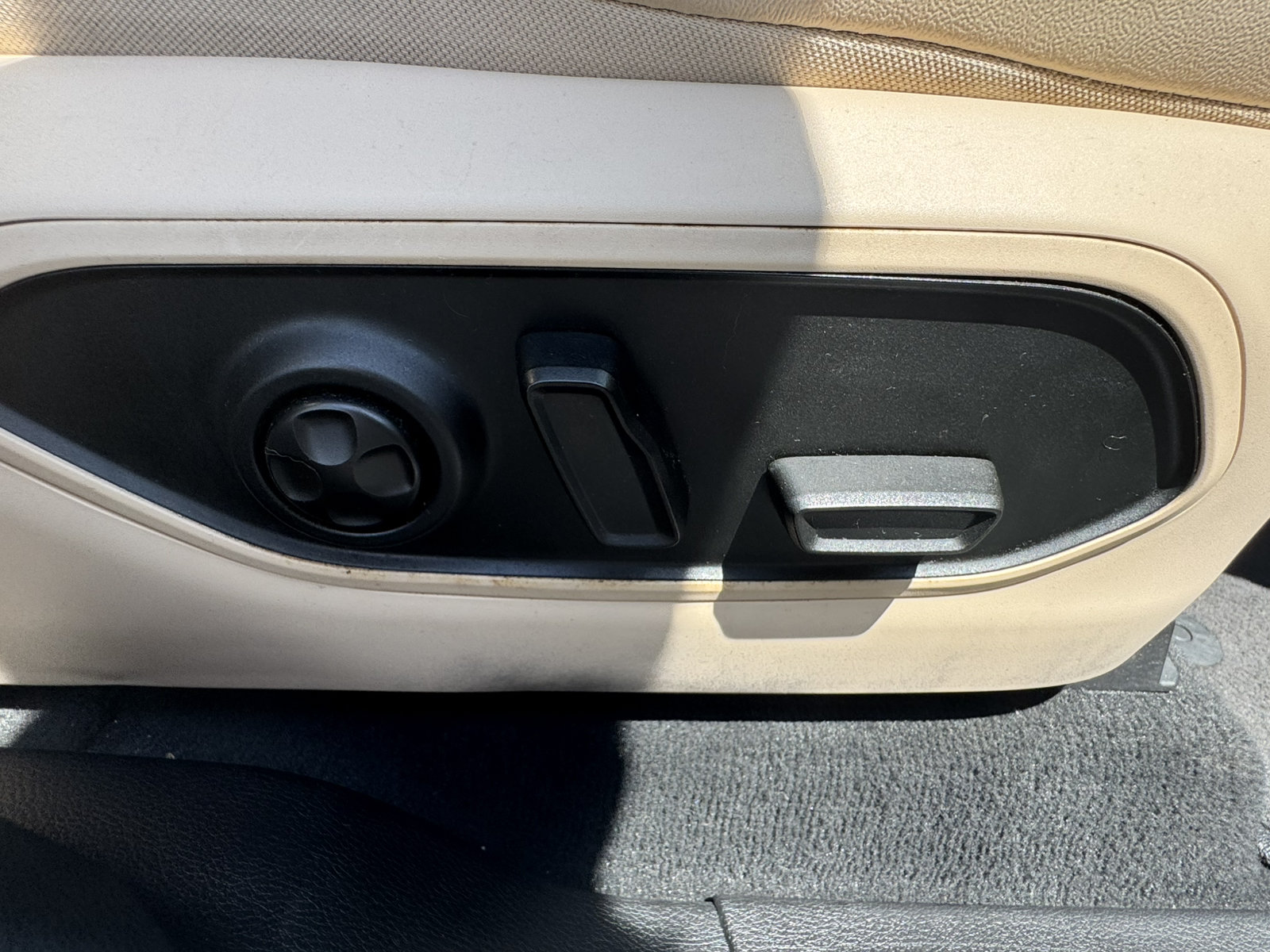 Used 2025 Jeep Grand Cherokee L Limited RWD image 16