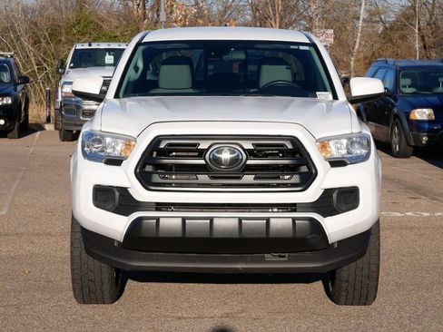 Used 2019 Toyota Tacoma SR image 4