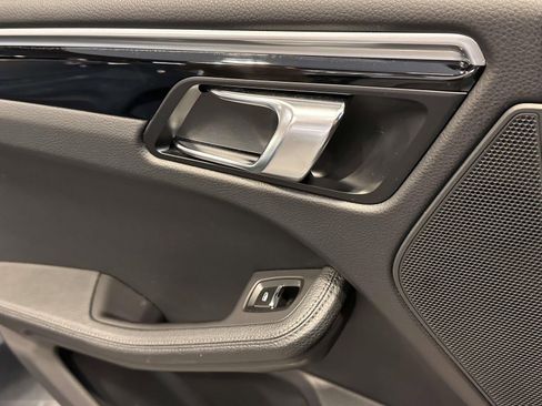 Used 2020 Porsche Macan image 21