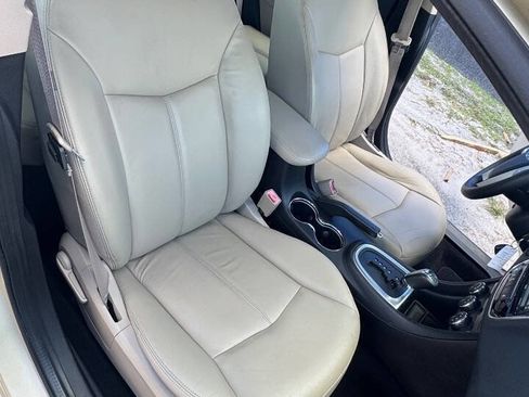 Used 2011 Chrysler 200 Limited image 16