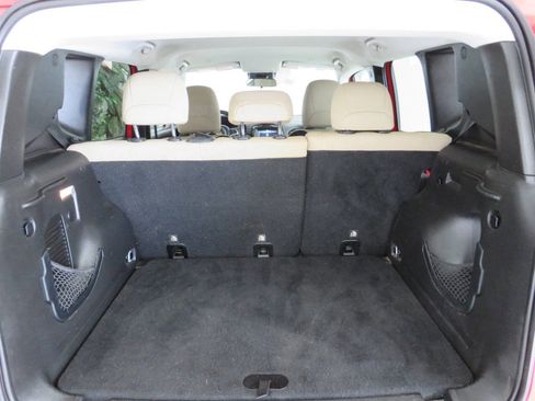 Used 2018 Jeep Renegade Latitude FWD image 27