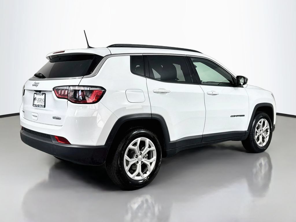 Used 2024 Jeep Compass Latitude AWD/4WD image 6