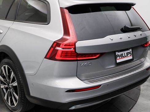 Used 2025 Volvo V60 B5 Cross Country Ultra w/ Protection Package Premier AWD/4WD image 12