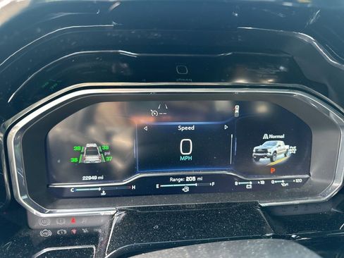 Used 2024 Chevrolet Silverado 1500 LT Trail Boss w/ Convenience Package II image 10