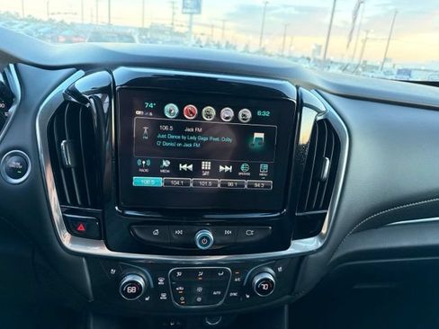 Used 2018 Chevrolet Traverse Premier w/ Driver Confidence II Package FWD image 11