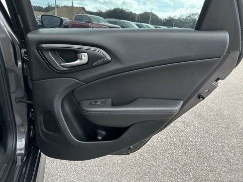 Used 2015 Chrysler 200 S image 30