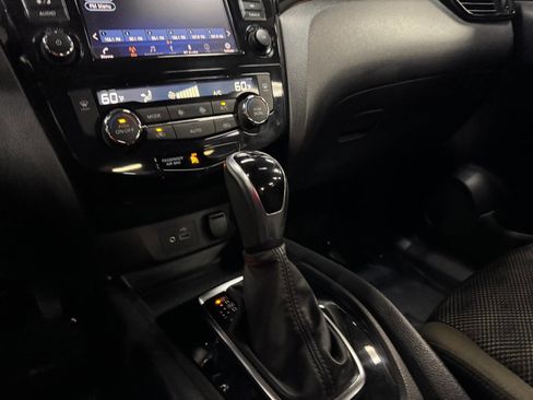 Used 2021 Nissan Rogue Sport SV image 23