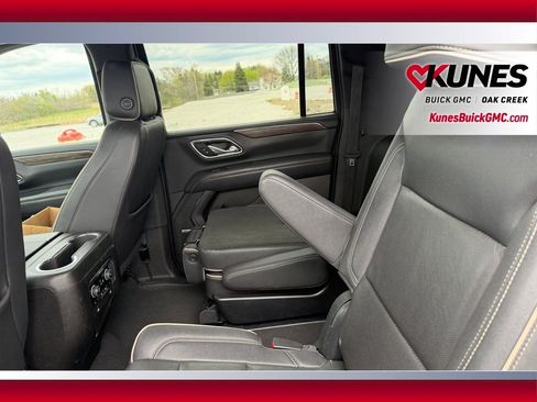 Used 2023 Chevrolet Suburban Premier AWD/4WD image 8