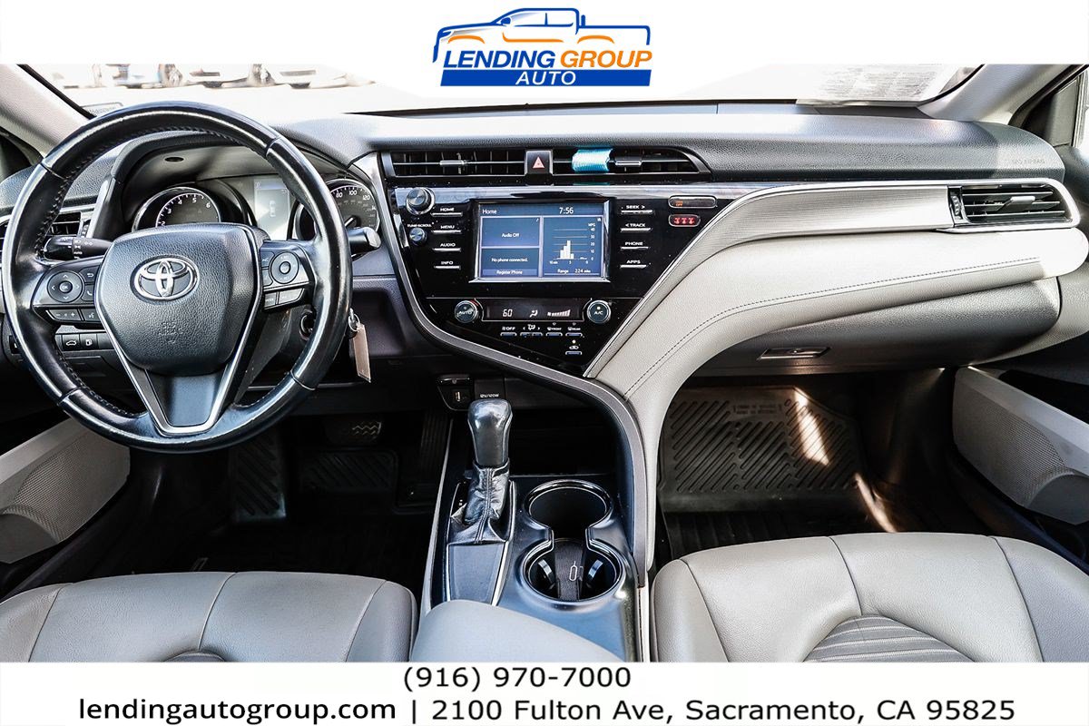 Used 2018 Toyota Camry SE w/ Accessory Appearance Package FWD image 10