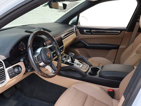 Used 2023 Porsche Cayenne AWD/4WD image 19