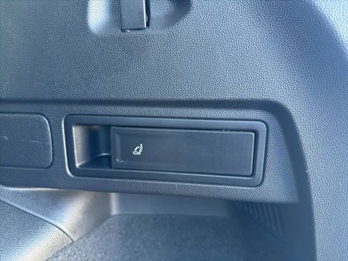 Certified 2023 Volkswagen Tiguan SE image 25