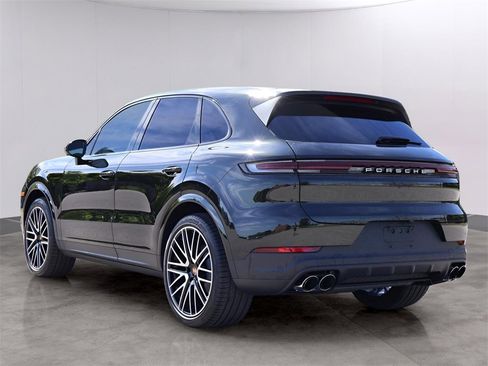 New 2025 Porsche Cayenne image 3
