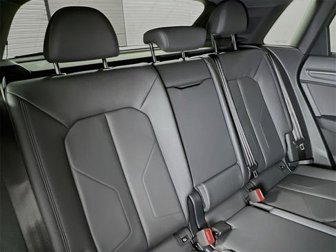 New 2025 Audi Q3 2.0T Premium image 25