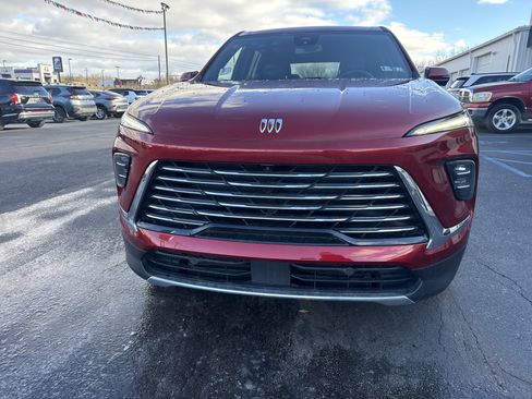 Used 2025 Buick Enclave Preferred image 9