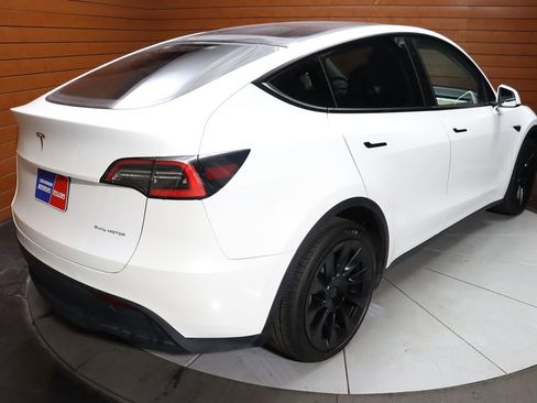 Used 2023 Tesla Model Y Long Range image 40