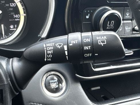 Used 2022 Toyota Highlander XLE AWD/4WD image 24