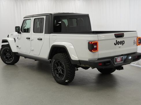 Certified 2024 Jeep Gladiator Sport image 14