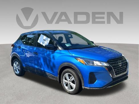 Certified 2023 Nissan Kicks SV FWD image 1