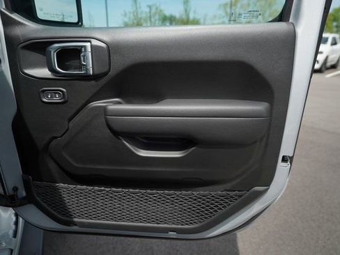 New 2024 Jeep Wrangler Unlimited Rubicon w/ Capability Package image 20